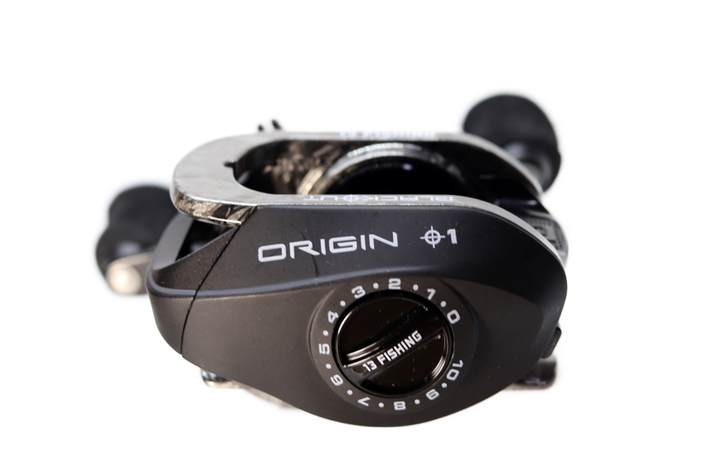 13 フィッシング「オリジン ブラックアウト ベイトリール / Origin