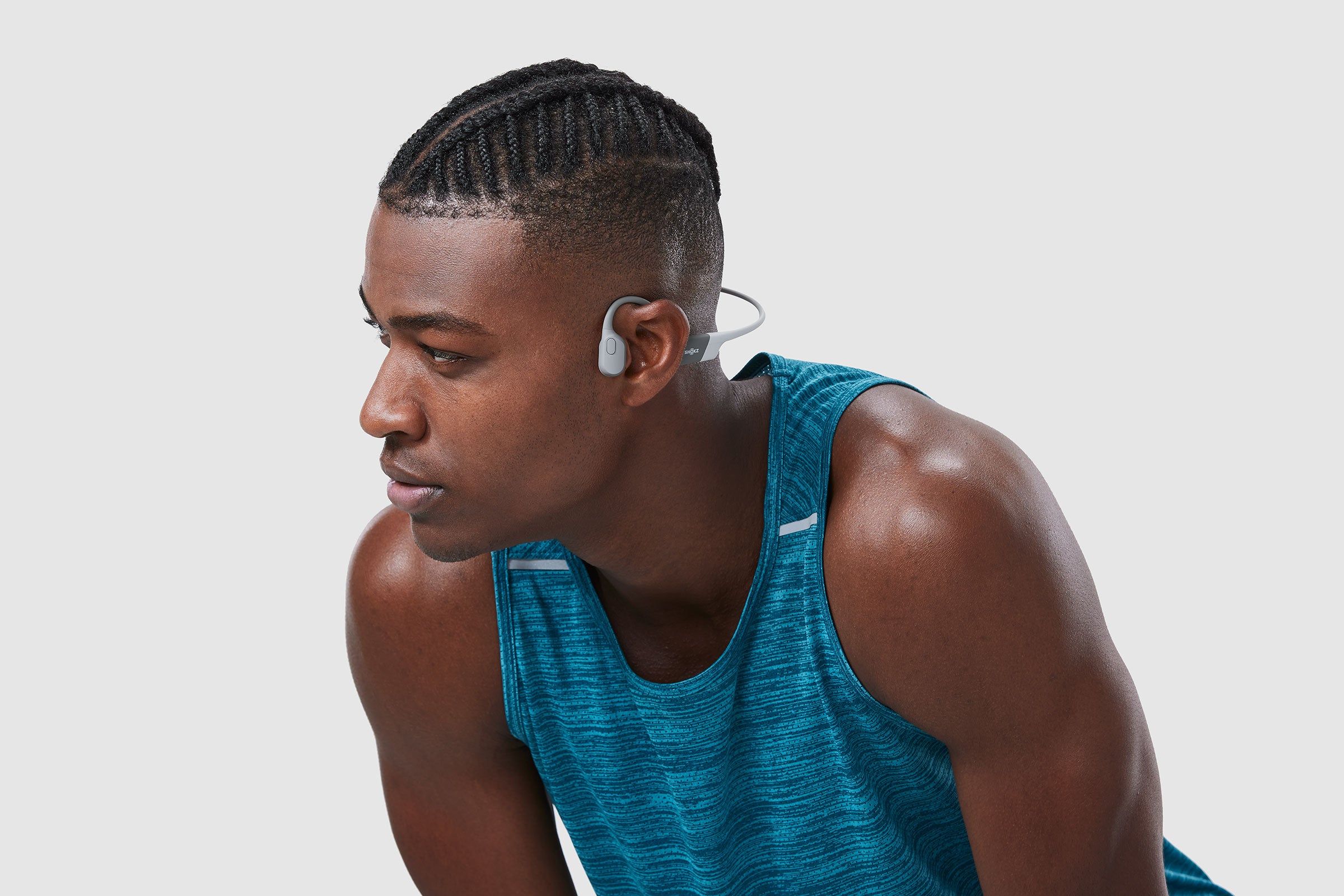 Shokz骨伝導イヤホン OpenRun | 耳をふさがず、周囲の音も聞こえる