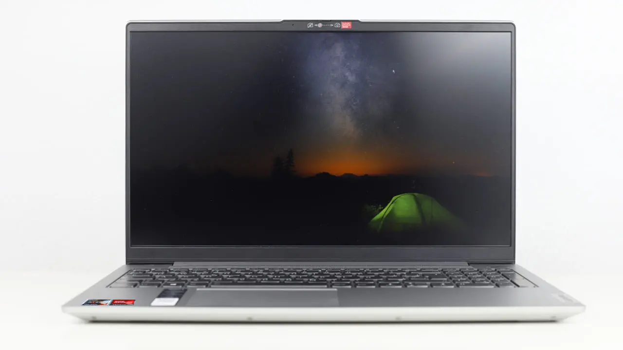 Lenovo IdeaPad Slim 550 15.6型（AMD Ryzen 5000シリーズ）の実機