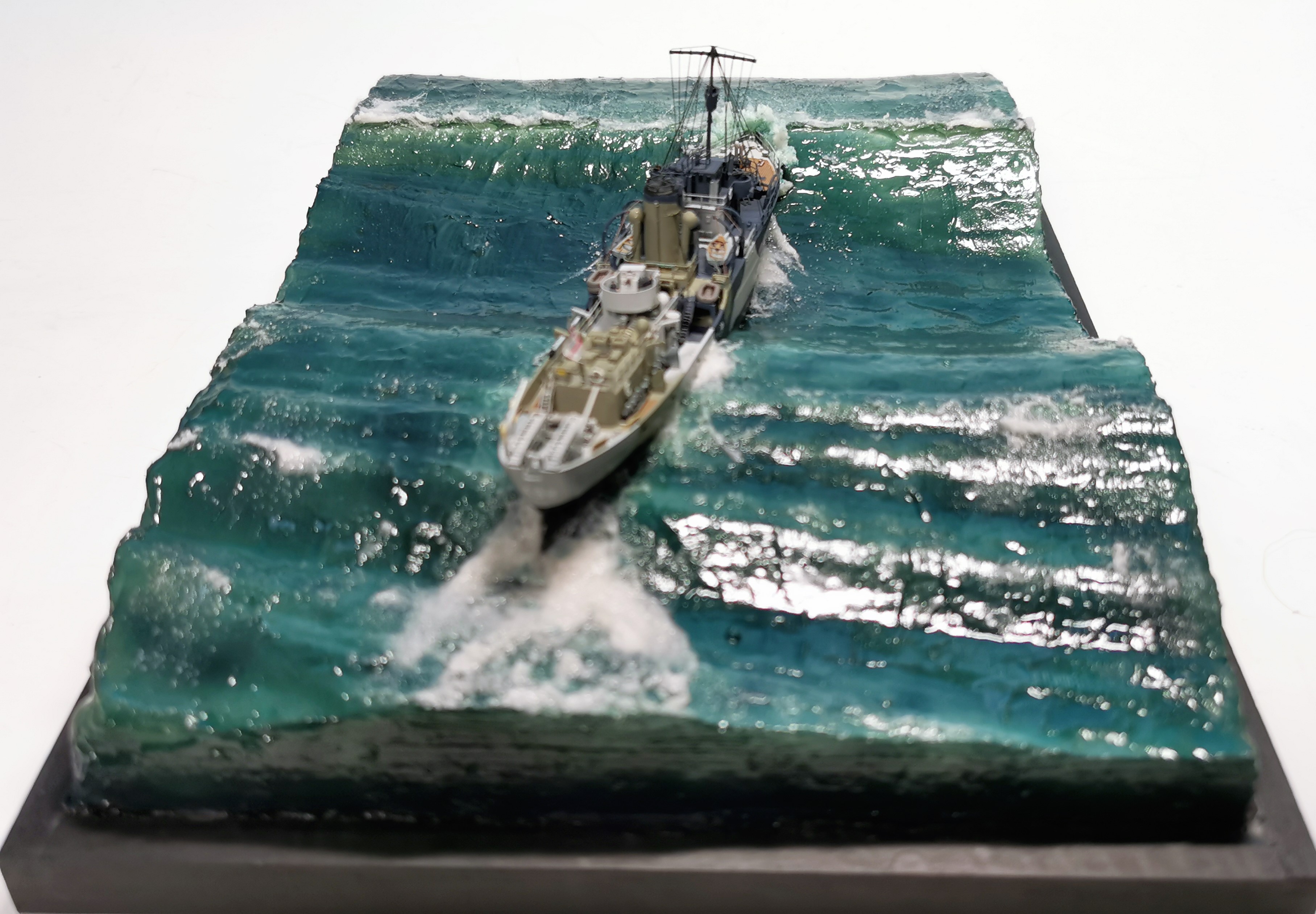 In heavy seas - HMS Zinnia 1:350 - Ships - KitMaker Network