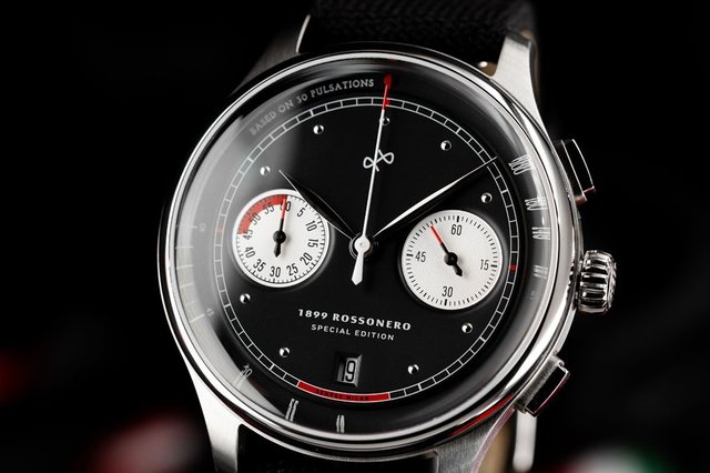 ACミラン公式腕時計】選手のユニフォーム入り腕時計が2週間の期間限定