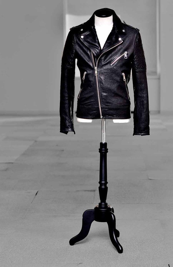 タフなのに、軽くて着やすくなった!? 空前の大ヒット！ニール バレット