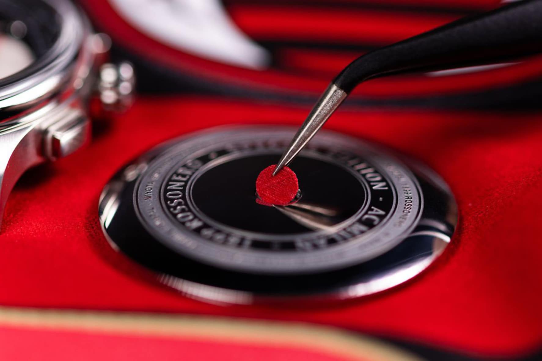 ACミラン公式腕時計】選手のユニフォーム入り腕時計が2週間の期間限定