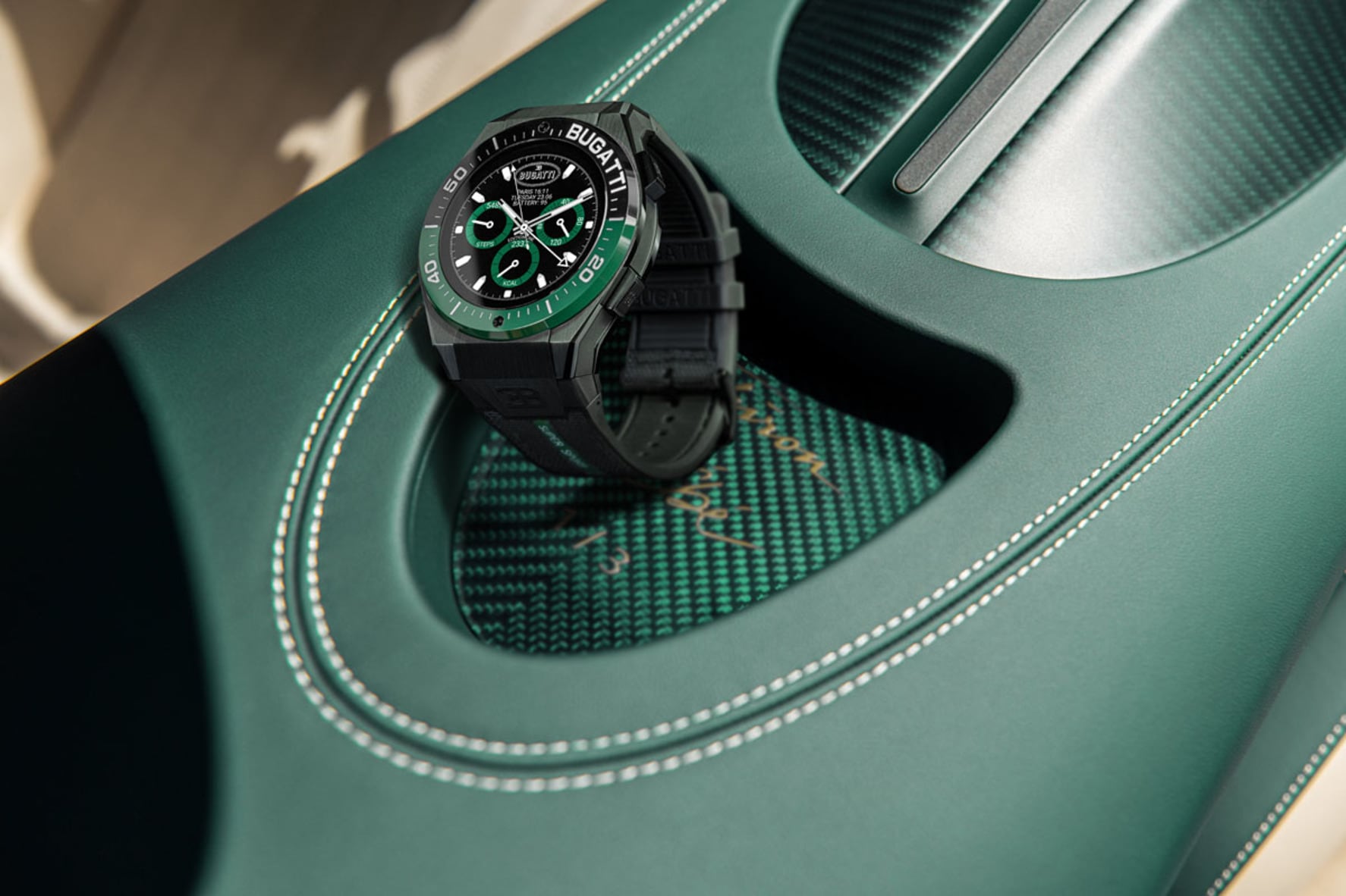 身に着けられるブガッティ！ ブガッティスマートウォッチの新モデルが