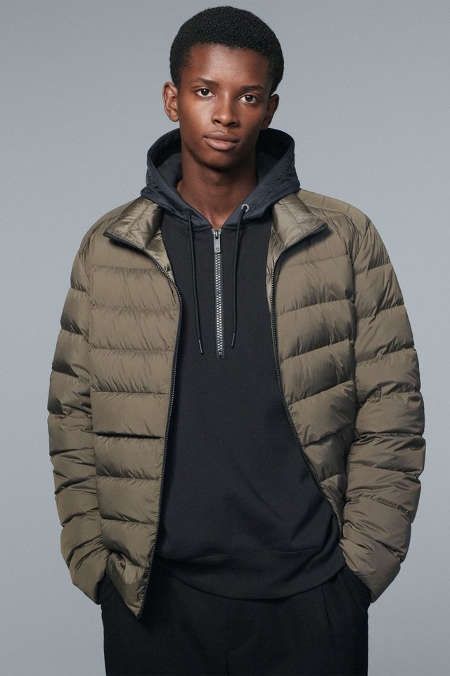 ユニクロ｢+J ｣最新作】動きやすさ抜群！絶妙シルエットのダウン