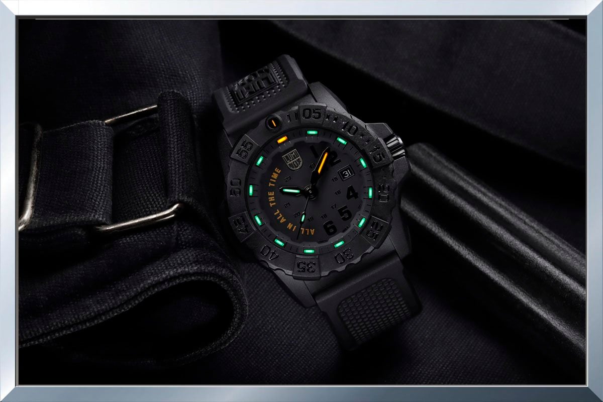 イケおじの腕に冴える黒】ルミノックスのブラックアウト世界限定モデル