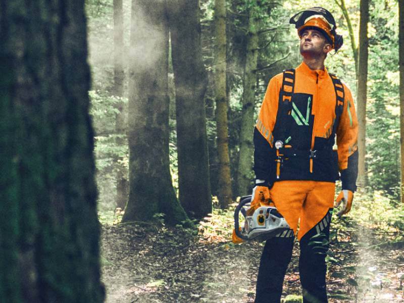 STIHLが最新防護服シリーズを発売！チェンソーの「作業安全」を