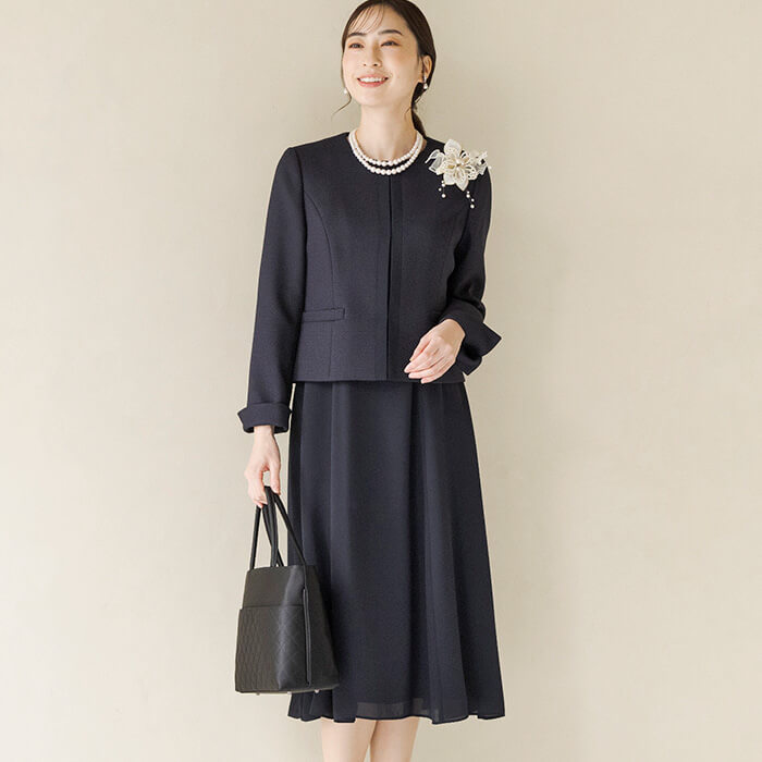 シンプルで上品な定番ネイビースーツ 13号・ネイビー｜東京ソワール