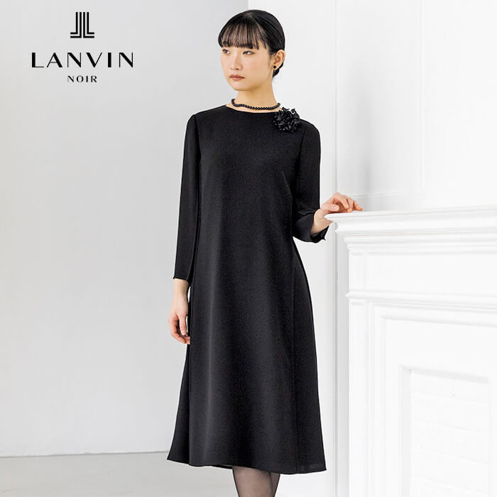 ストレートシルエットのモダンなワンピース 9号・ブラック｜東京