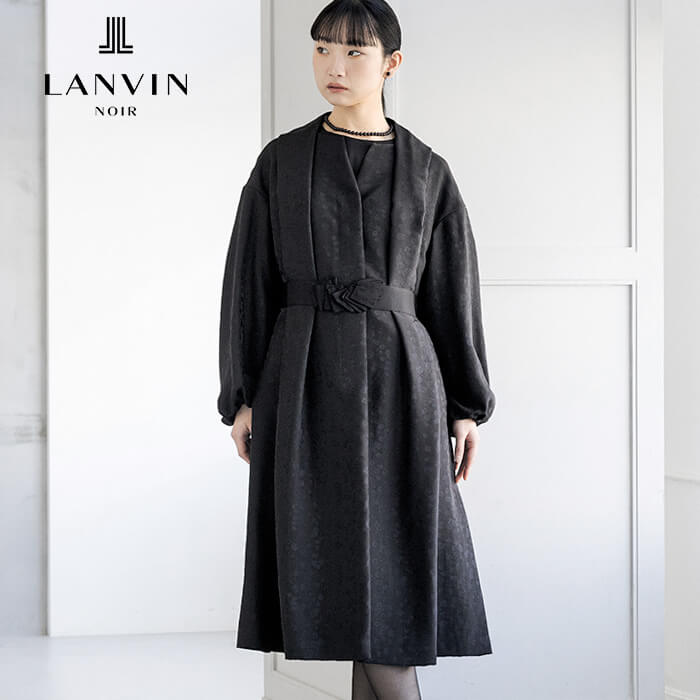 サテンアクセントを加えたロングジャケット 11号・ブラック｜東京
