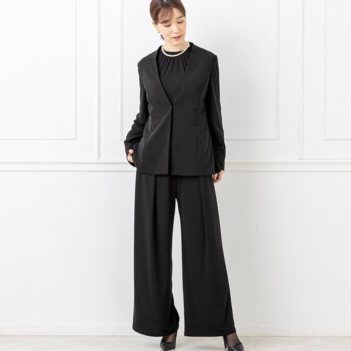 ドレスのようなパンツスーツ 13号・ブラック｜東京ソワール