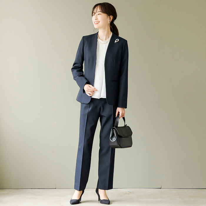 洗える｜定番ネイビーパンツスーツ 15号・ネイビー｜東京ソワール