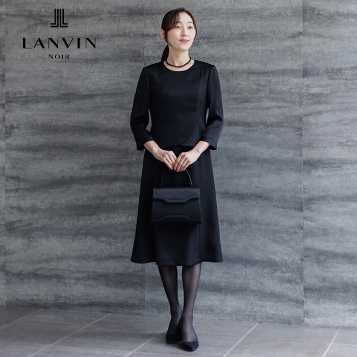 上質なジャカードに品格薫るアンサンブル 9号・ブラック｜東京