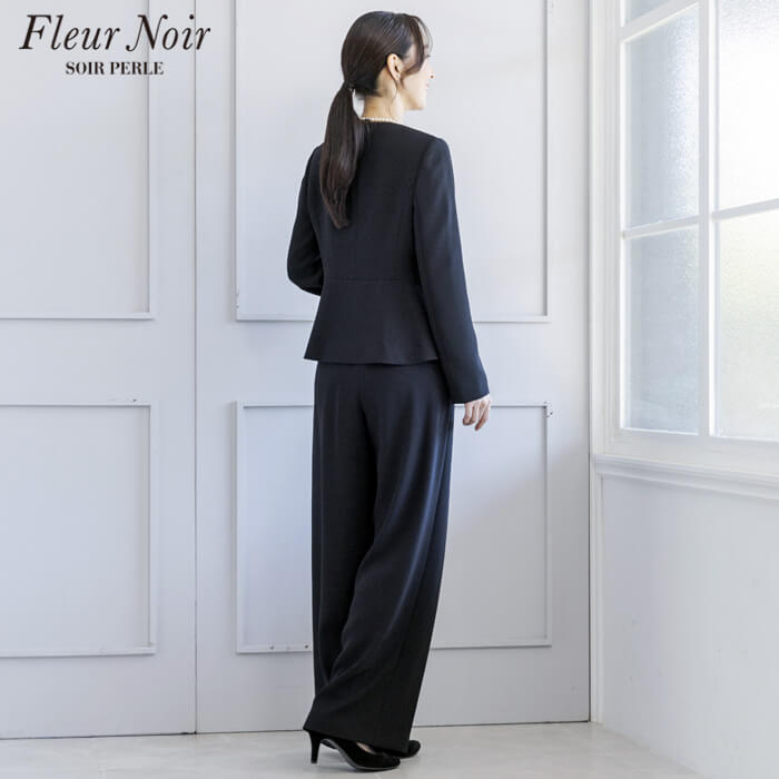 エレガントなパンツスーツ 9号・ブラック｜東京ソワールオンラインストア