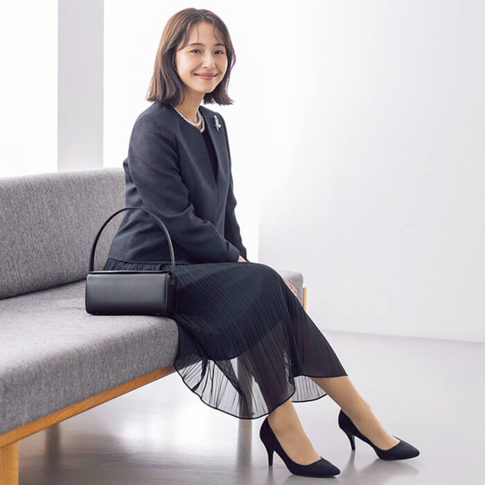 素材感の変化で魅せる大人のセレモニースーツ 13号・ネイビー｜東京