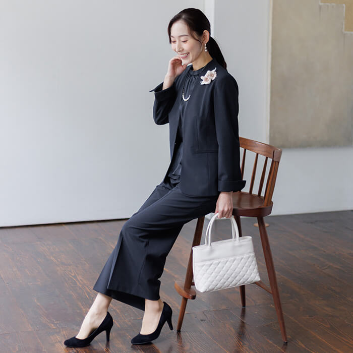 洗える｜大人の頼れるパンツスーツ 11号・ネイビー｜東京ソワール