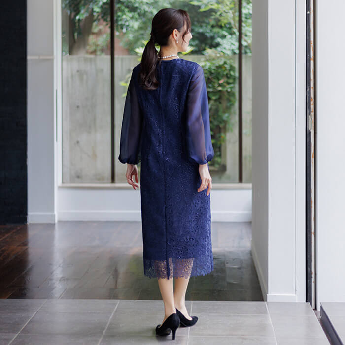 スパングル刺繍がエレガントなドレス 13号・ネイビー｜東京ソワール