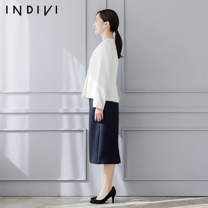 シャープなⅤカットの洗練ジャケット 9号・オフホワイト｜東京