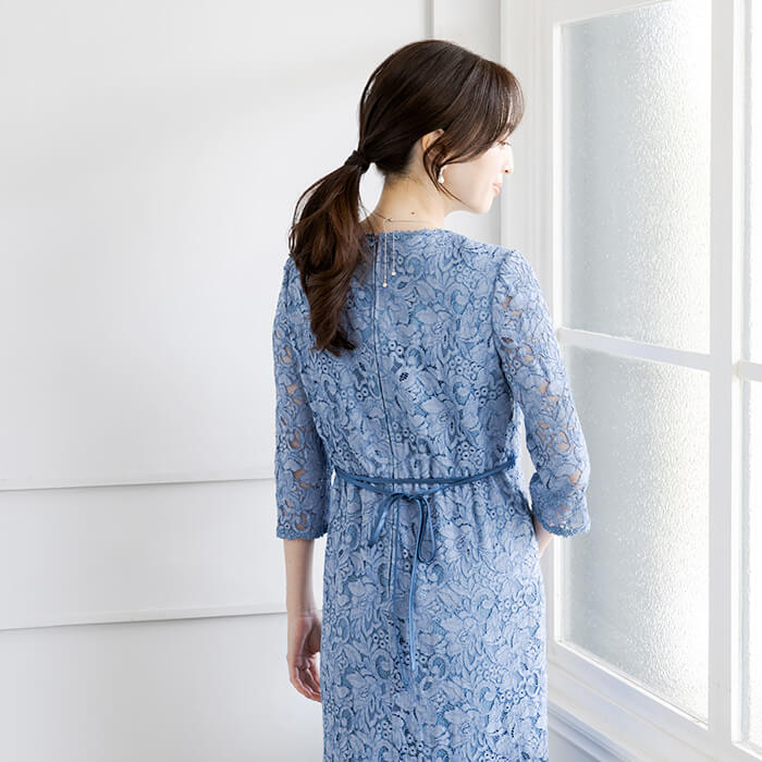 華やかな総レースのワンピース 9号・スカイブルー｜東京ソワール