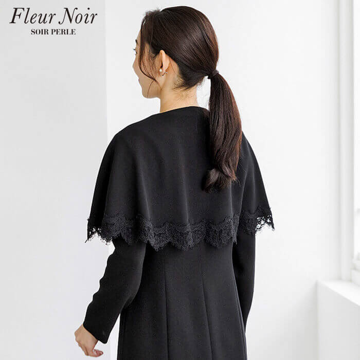 ケープ付きロング丈のワンピース 9号・ブラック｜東京ソワール