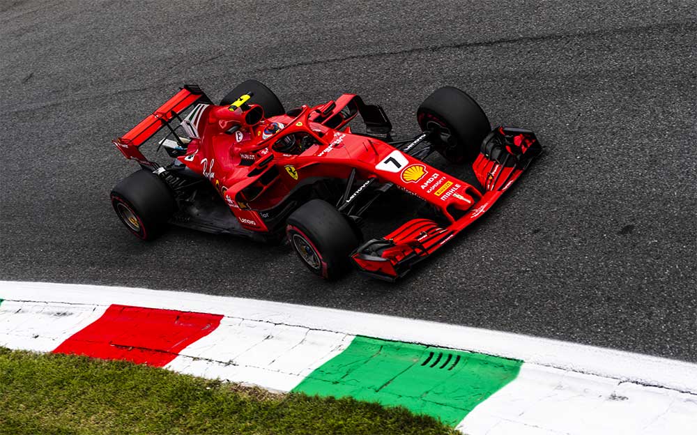 大激闘を制しポールを獲ったライコネン、笑顔一つ見せず一言「仕事の