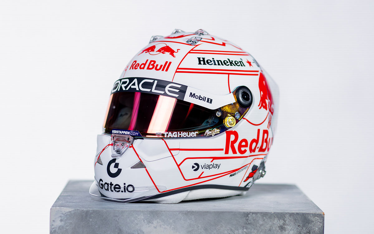 フェルスタッペン、F1日本GPに向けて特別ヘルメットを公開─敬意と和の