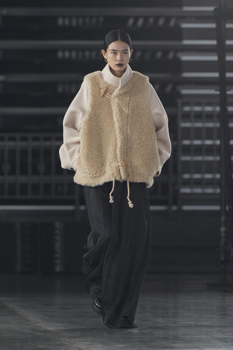 HYKE（ハイク）／ DOUBLE FACE FAUX SHEARLING DUFFEL JACKET（17549