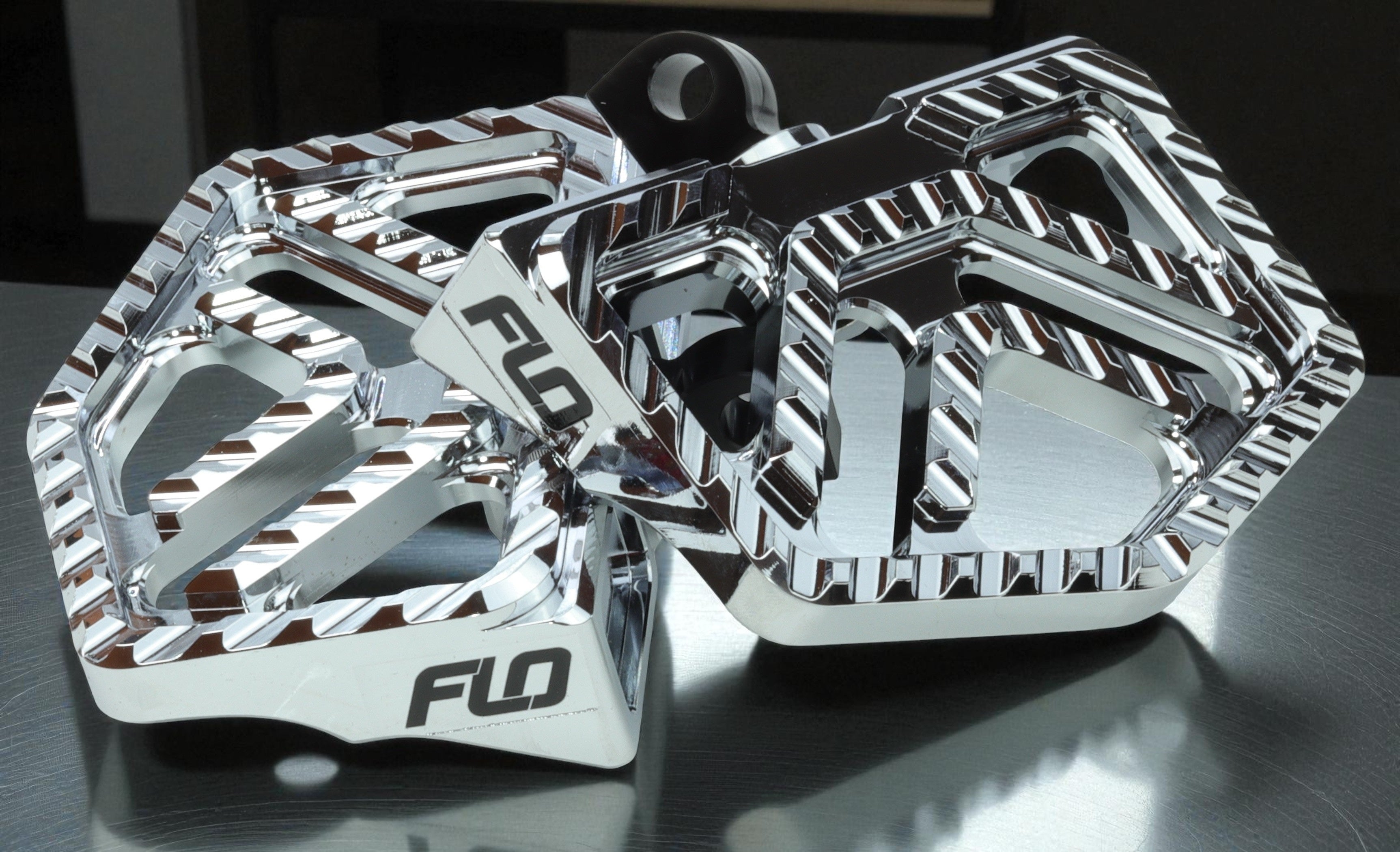 Savage Series V4 Mini Floorboards for Harley Davidson Dyna / M8