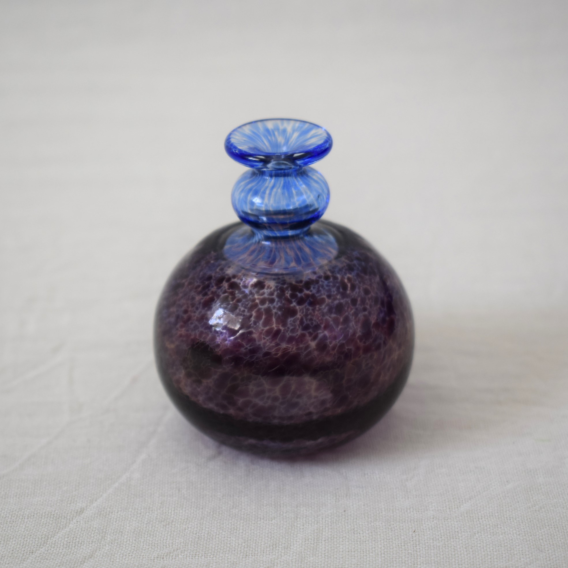 一輪挿し・青＆紫 / Antikvaシリーズ / Bertil Vallien / Kosta Boda