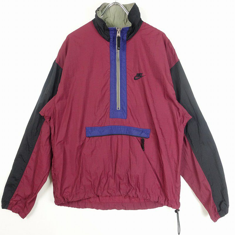人気のスポーツブランドのウィンドブレーカーです。カラーも多様で春に