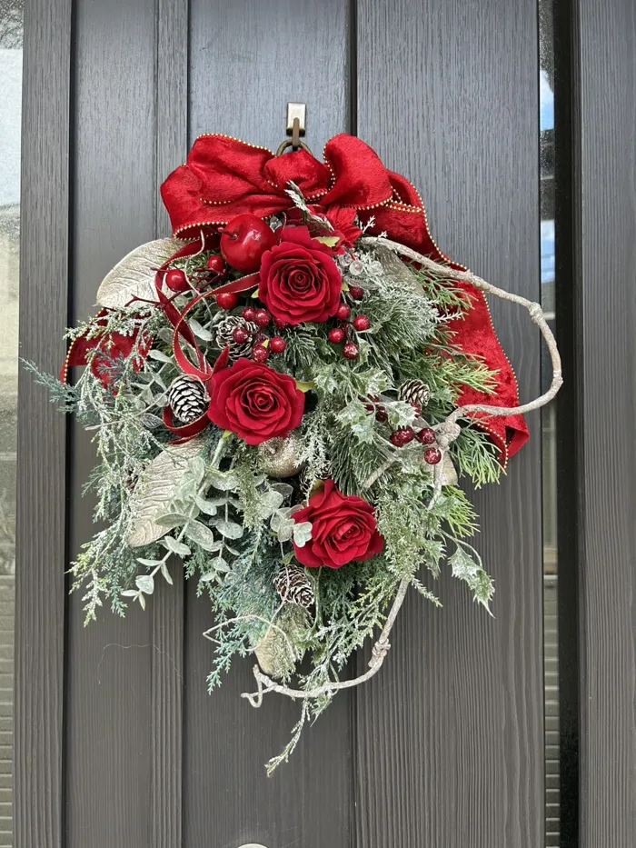 レッドローズのホワイトリースワッグ｜Shino_Rosa｜アーティフィシャル