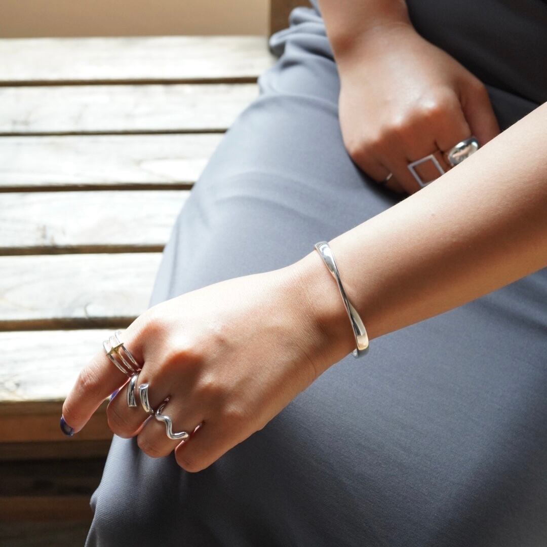Twisted Bangle 【Silver925】 – FLÜGEL