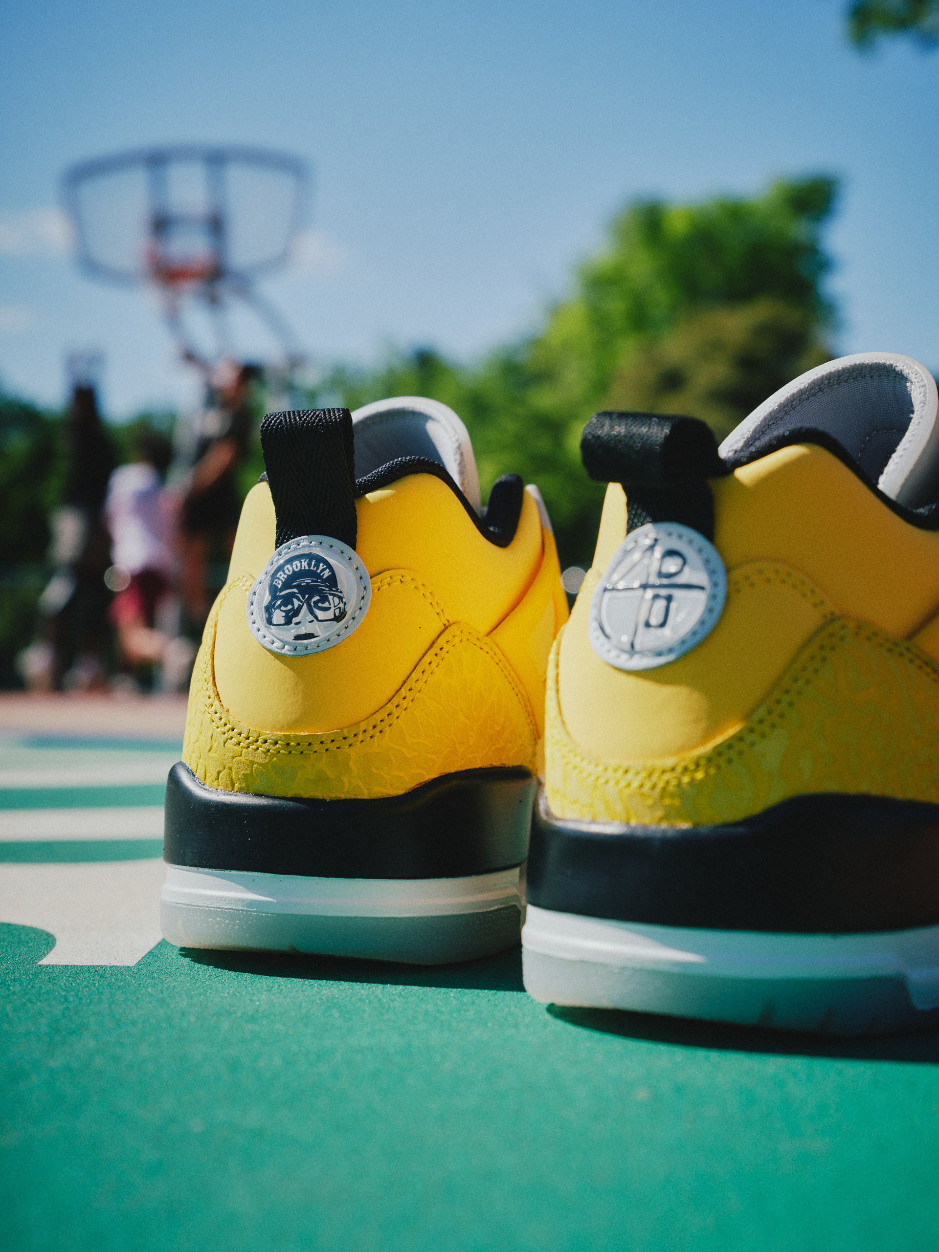 atmosが「JORDAN SPIZIKE LOW PRM “Varsity Maize”」発売を記念した