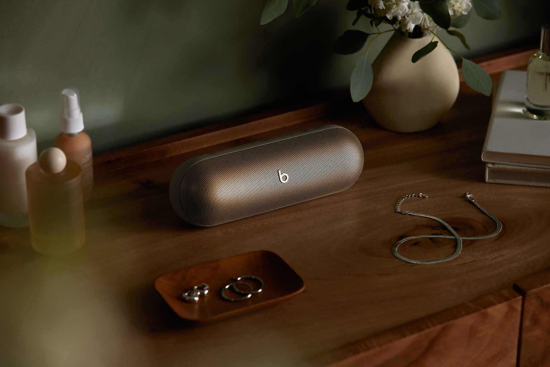 BeatsのワイヤレスBluetoothスピーカー「Beats Pill」が再登場 ｜ FLY