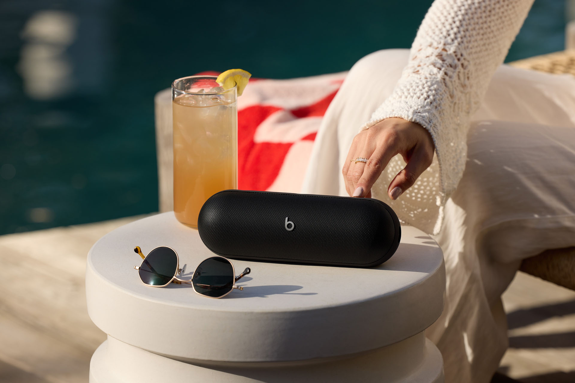 BeatsのワイヤレスBluetoothスピーカー「Beats Pill」が再登場 ｜ FLY