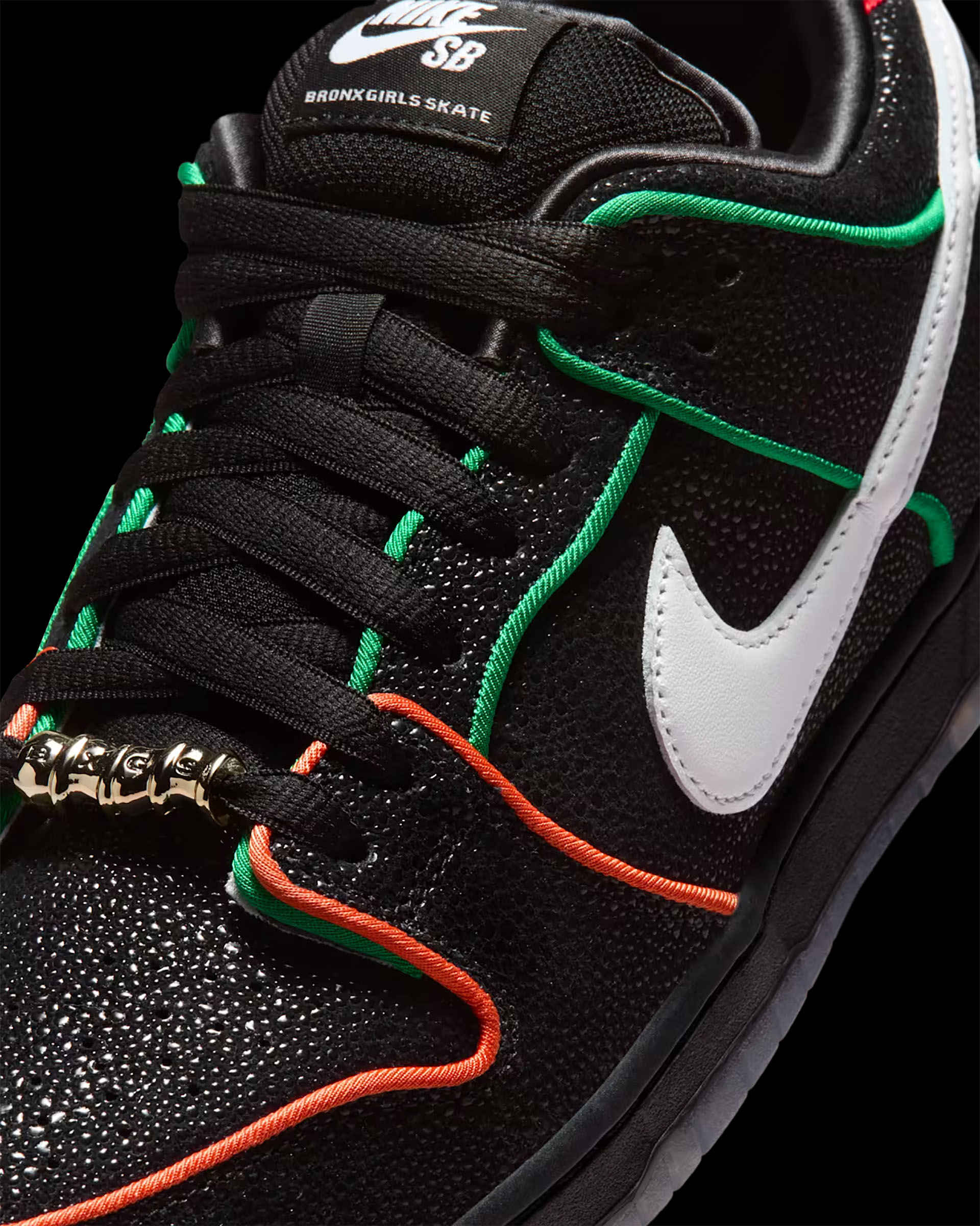 NIKE SB DUNK LOW PRO x Bronx Girls Skate 'Black & Challenge Red