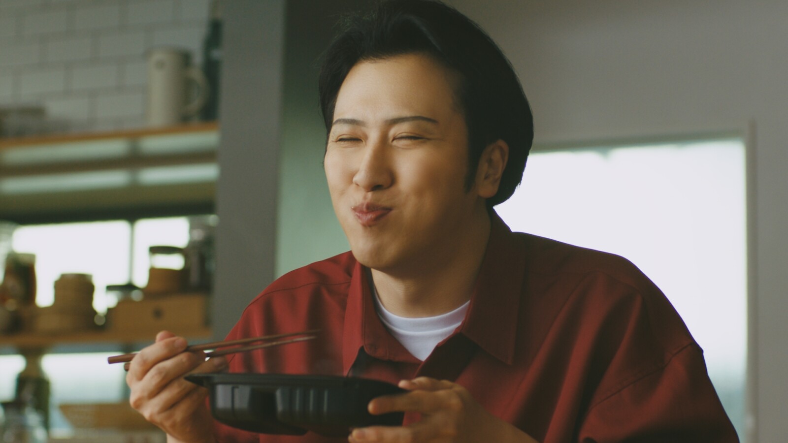 ニッスイ「まんぞくプレート」シリーズで初TVCM 尾上松也さんが満足