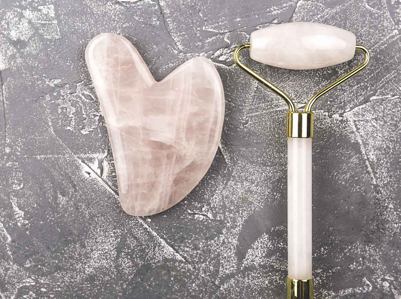 セレブに人気の美容ツール「ジェイドローラー」、知っておきたいNGな