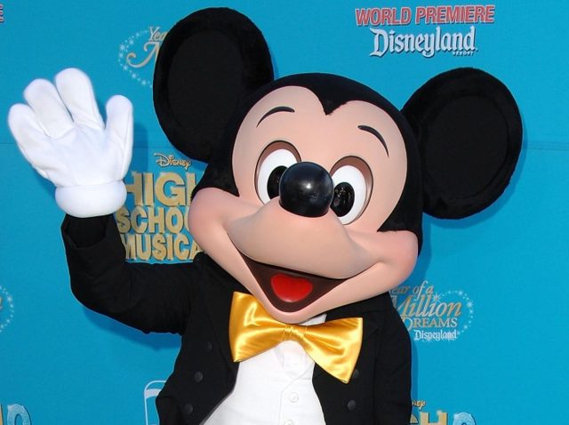 ミッキーマウス、指が「4本」しかないのは一体なぜ？ | フロントロウ