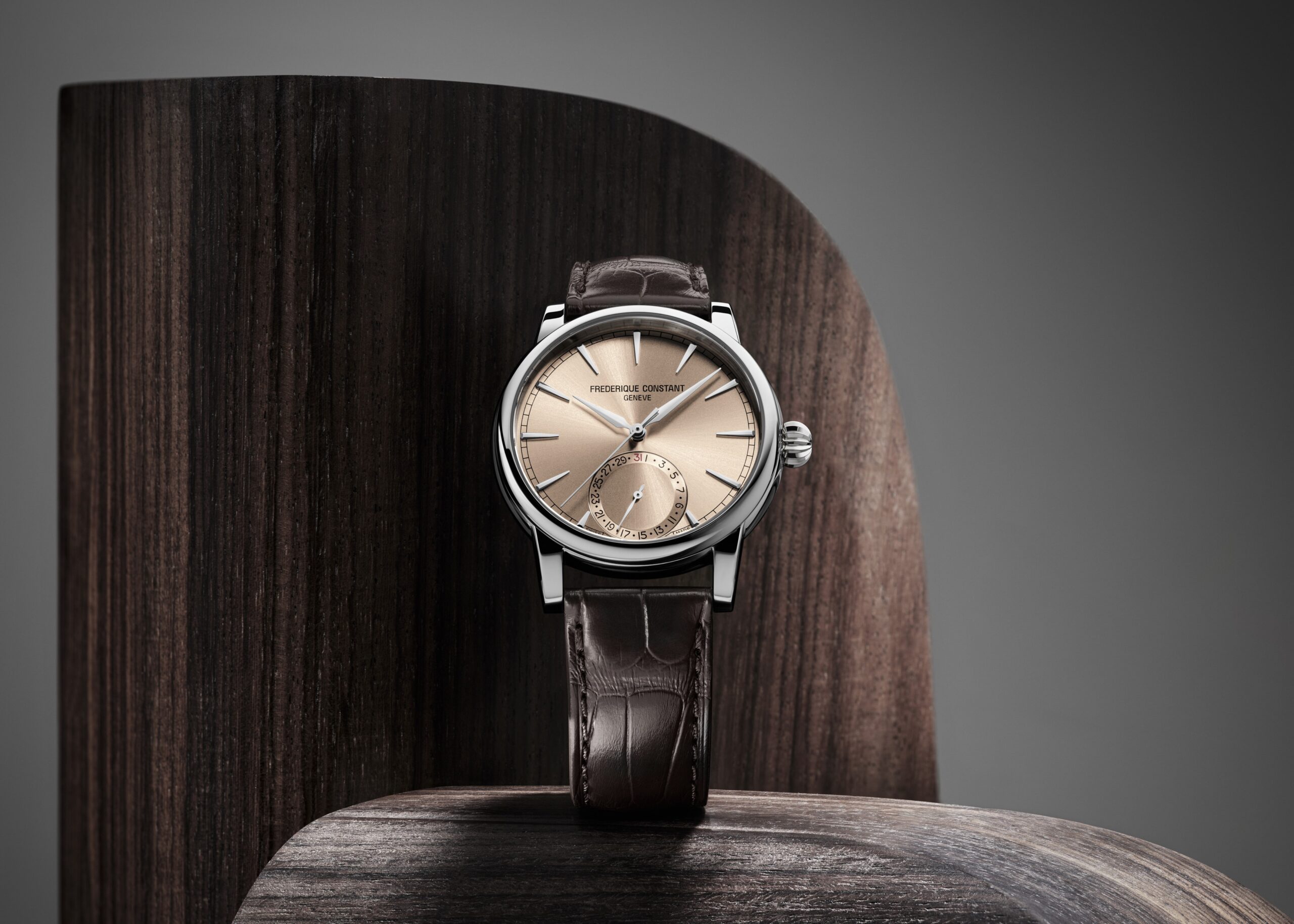 クラシック デイト マニュファクチュール」ロングパワーリザーブの自社