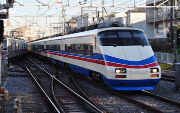 スポーツトレイン？】マイクロエースAE100形シティライナーが入線