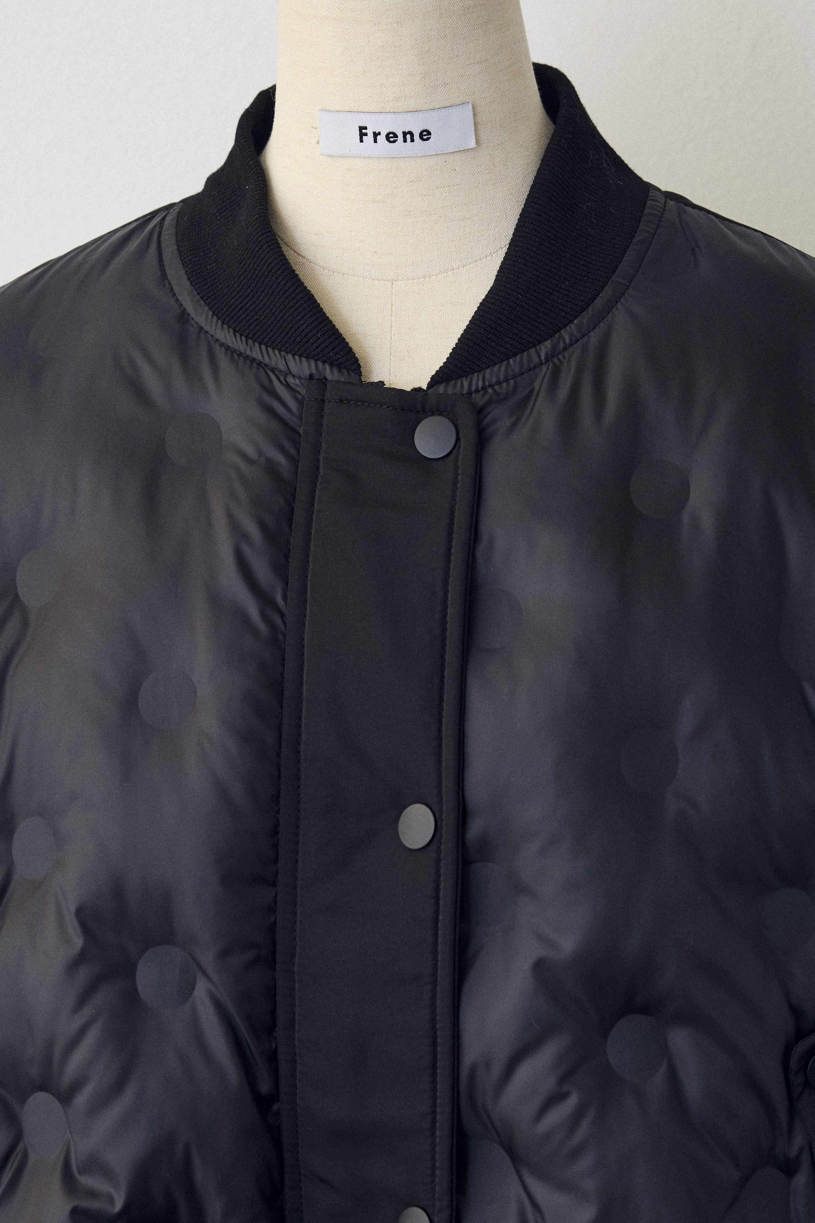 予約]ヘムギャザードットキルティング中綿フレアコート – Frene