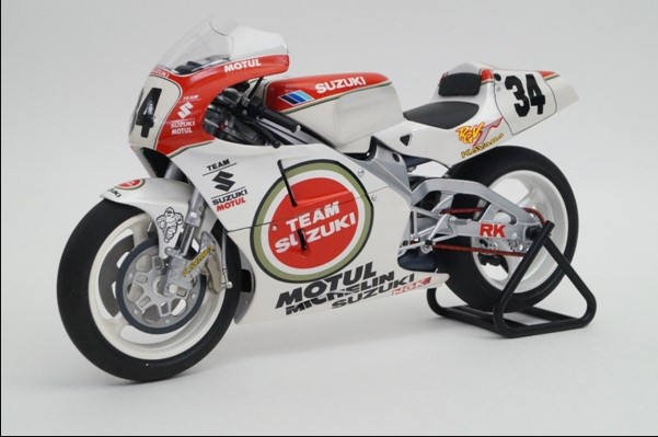 ミニチャンプス 1/12 スズキ RGV 500 K.Schwantz World Champion 1993