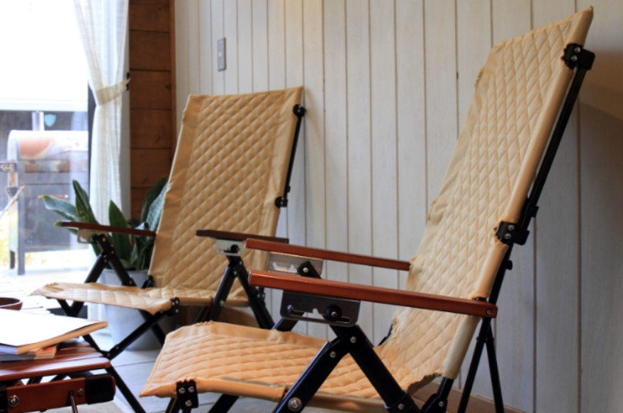 Alpen Outdoorsオリジナルの3段階リクライニング機能付きハイバックチェア