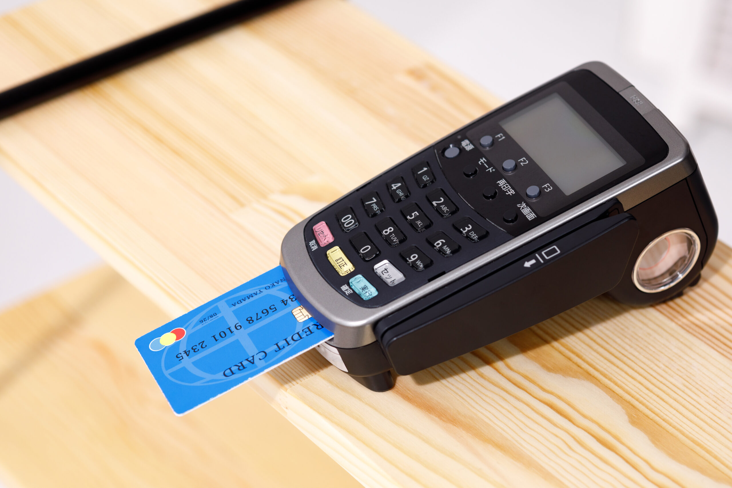 複数の決済手段に1台で対応するオールインワン決済端末とは ｜ 飛天