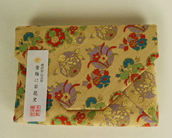 数寄屋袋（すきやぶくろ）雪輪に草花文（ゆきわにそうかもん