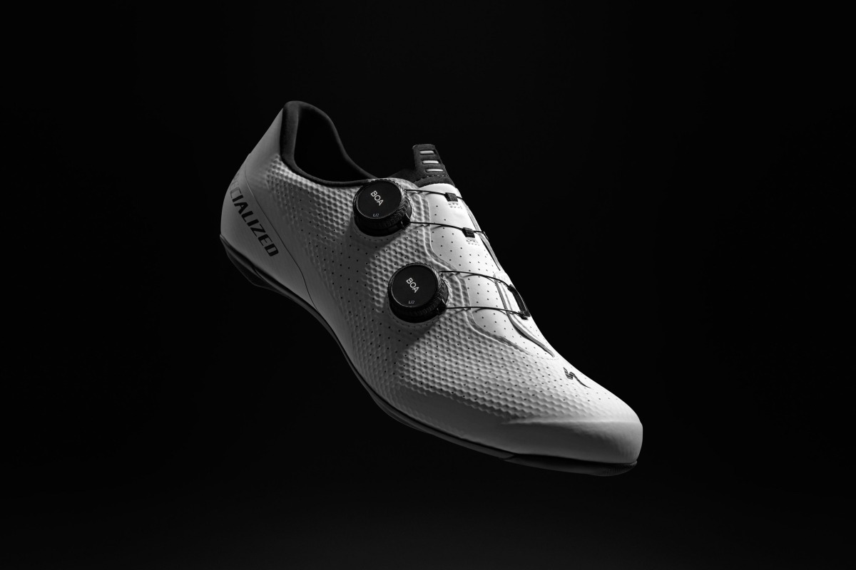 至高のパフォーマンスモデルを身近に提供するロードシューズと