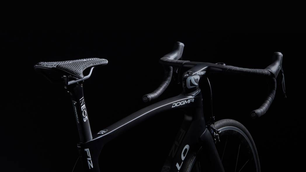 fi'zi:k】ANTARES VERSUS EVO 00 ADAPTIVEに新色ブラック登場