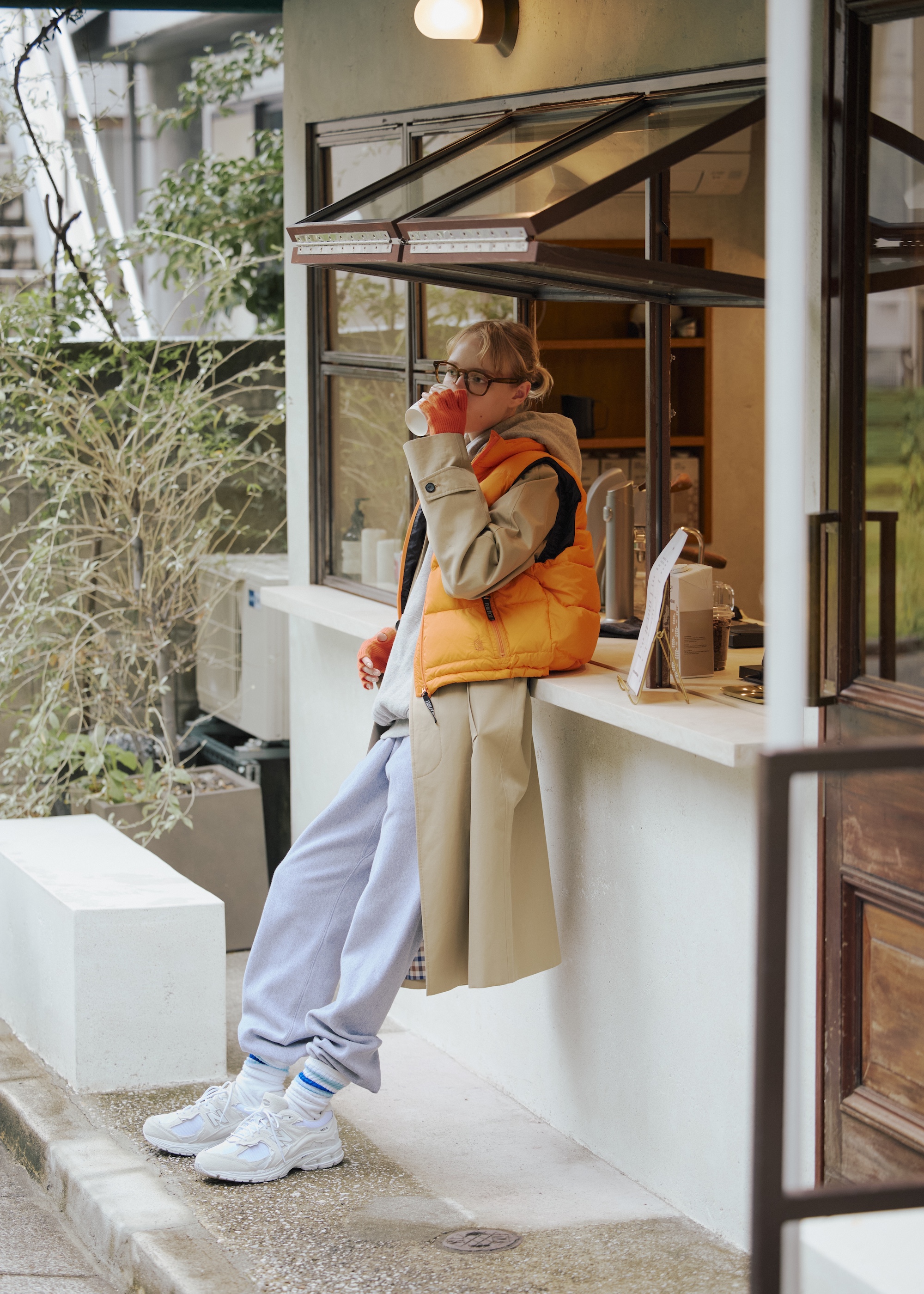 クラシックなコートこそ、ラフな合わせがちょうど良いバンラス【FUDGE