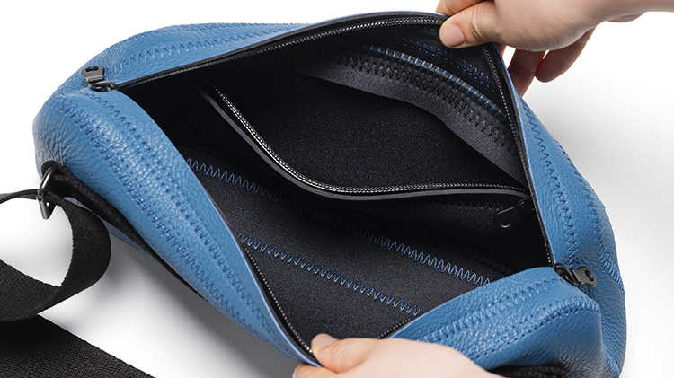 NAOTO SATOH】スクエアボディバッグ／マイクロスクエアボディバッグ